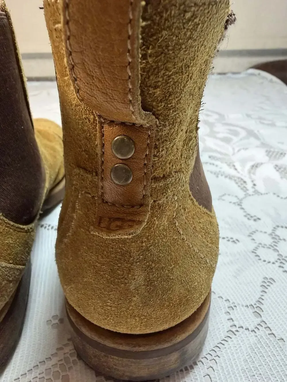 Men’s Size 13 UGG Boots Suede Chestnut/Wear On Heels/ Hooka Cushion Sole Insert